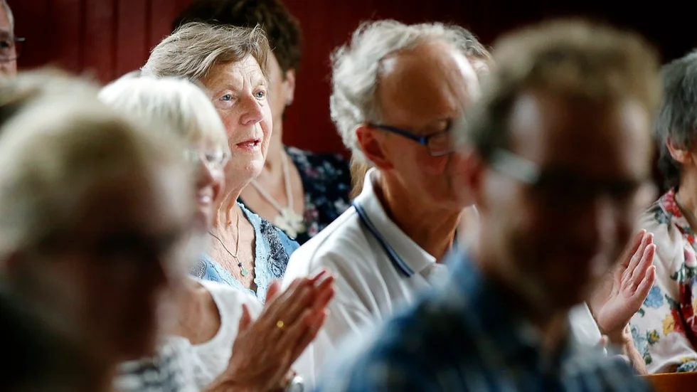 Till onsdagskvällens folkmusikkonsert med tvillingsystrarna i Duo Systrami kom Kerstin Johansson tillsammans med åtta släktingar och vänner, som bjöds på gott att äta både före och efter konserten.