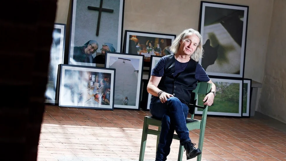 Åke Ericson, med rötterna i Strängnäs, har bland annat utsetts till Årets fotograf i Sverige. Nu får han chansen att ställa ut i hemstadens domkyrka.