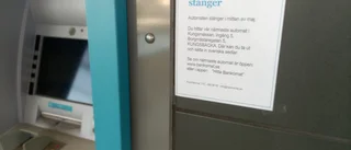 Bankomat talar med dubbla tungor om kontanterna