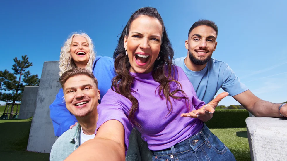Ken Gerhardsson, Ellen Särnevång, Malin Olsson och Haider El Timimi leder årets "Sommarlov" i SVT. Pressbild.