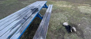 Vittne såg ungdomar tända eld vid förskola – och fly