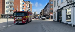 Brandlarm från restaurang efter kortslutning i kylskåp