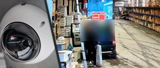 Mannen fångas av kameran i byggvaruhuset – misstänks nu för stöld
