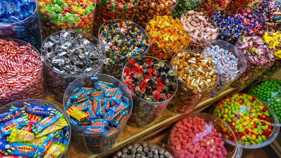 Läsk, godis, kakor och bakverk står tillsammans för cirka 70 procent av allt tillsatt socker som svenska tonåringar äter. Arkivbild.