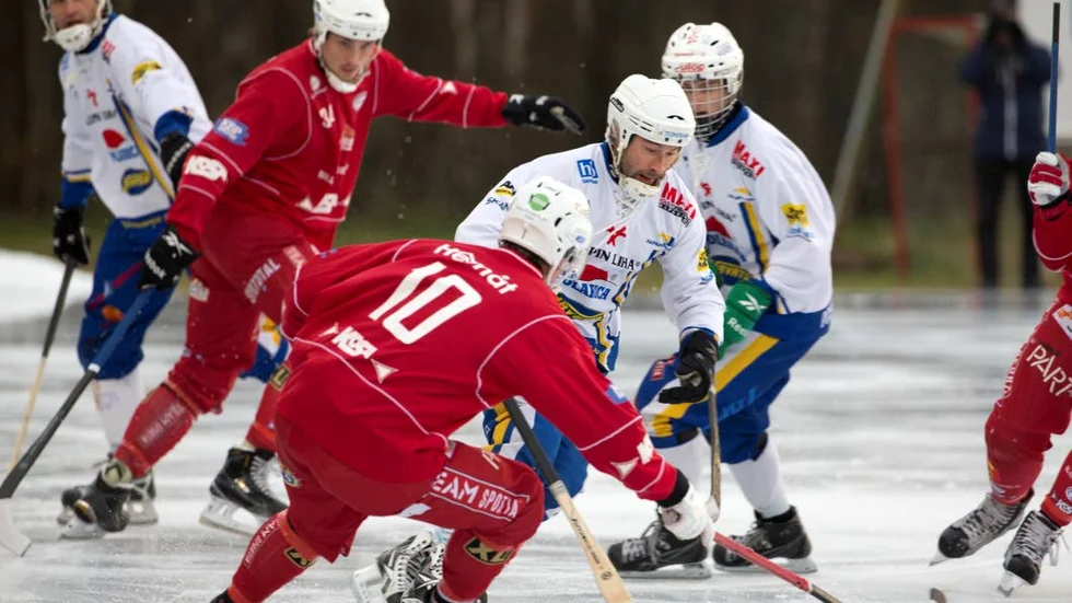 Ingen match. HT Bandy försökte, men det blev aldrig någon match.