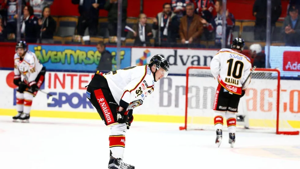 Platt fall. Trots en bra start fick Joakim Fagervall se sitt lag besegras igen. Den här gången med krossiffrorna 1–5.