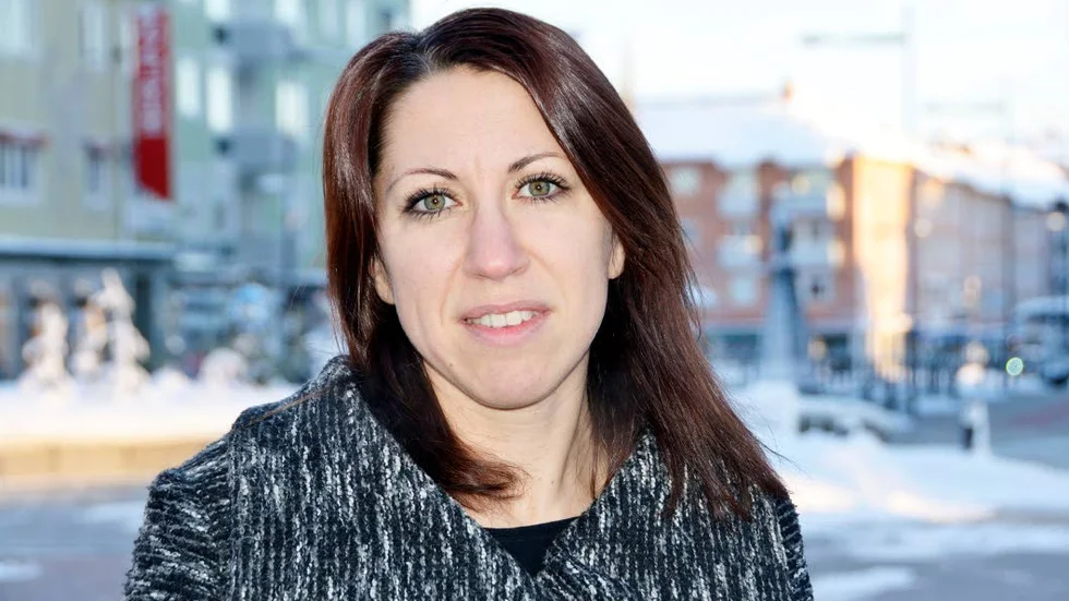 Väntar. Det gör upphandlingschefen Theresa Hägglund och tar emot kommunens leveranser tills ett beslut är klart.