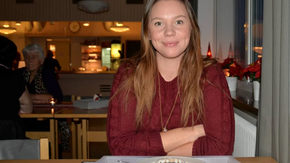 RENAR. Elina Johansson ska börja julaftonsmorgonen med att mata renar.