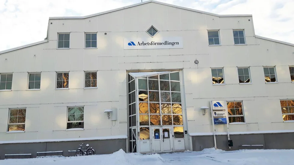 DRAS IN. Stora statliga verk som exempelvis Arbetsförmedlingen tvingas göra om sin organisation. Var hamnar regionkontoret?