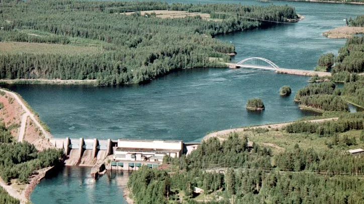 Laxholmen. När Laxede kraftstation i Luleå älv byggts upphörde allt laxfiske i Edeforsen.