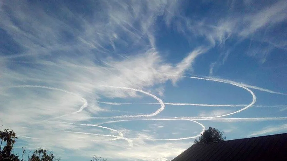 ÖVNING. Så här ser himlen ut på många platser i Finland nu när 50 stridsflyg övar luftstrid.