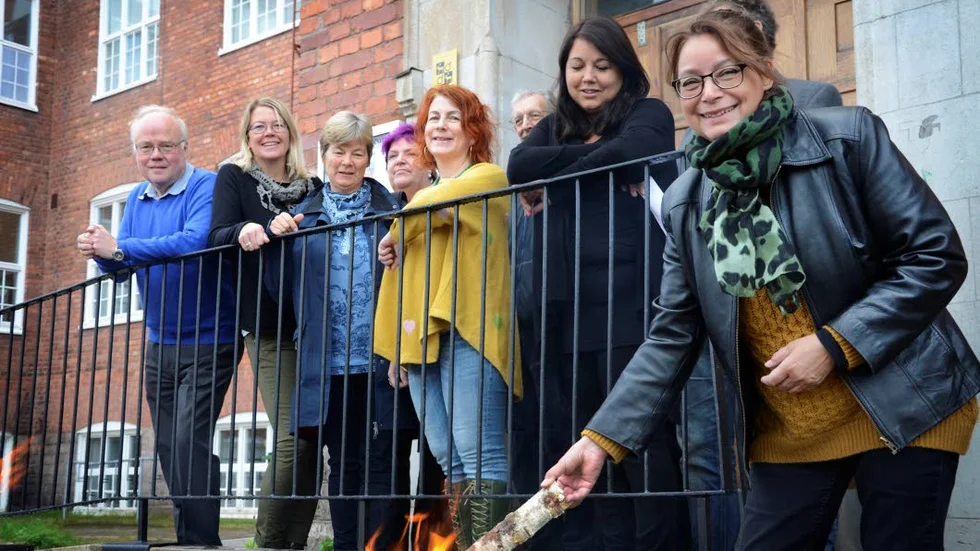 Kulturfestivalens arrangörer vill ge bränsle till eldsjälar på landsbygden. Under Kulturfestivalen tänds 30 eldkorgar till deras ära.