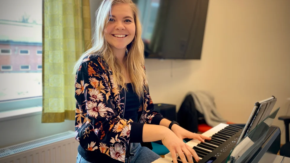 My Kullsvik översatte Adele-låten "Hello" till svenska 2016 och sedan dess har hennes version spridits över hela världen. Hon sjunger den fortfarande på mellan tre till fyra gig i månaden. När hon inte står på scen arbetar hon på Kulturskolan i Vingåker.