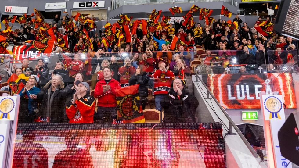 Väskförbud gäller på matcher på Coop Arena men på för besökare på Kulturens hus och Norrbottensteatern går det bra att ta med sig en mindre handväska. 