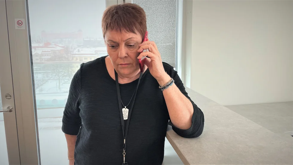 Christianne Simson, samordnare anhörigstöd, Region Uppsala, tillbringar många timmar i telefon med anhöriga i sorg.