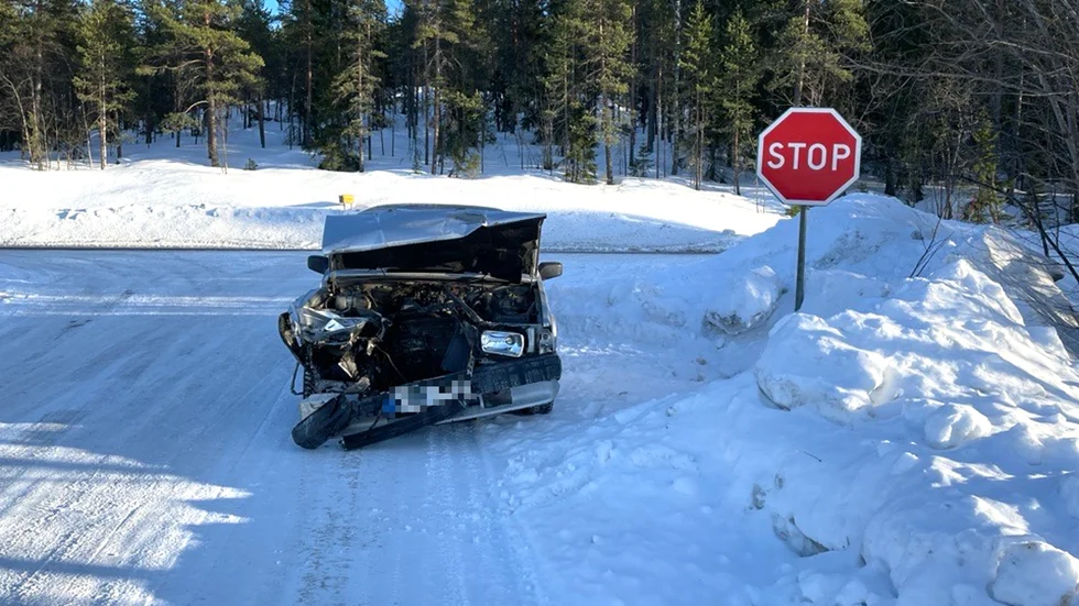 Olyckan inträffade utanför Yttervik vid en utfart till väg 827, Sundgrundsleden.