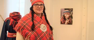 Lise Tapio Pittja hedrar "förmödrarna" i utställning