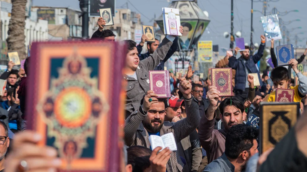 Demonstration i Iraks huvudstad Bagdad mot koranbränningar i Sverige, Danmark och Nederländerna.