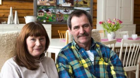 Det blev en nystart i livet för Karin och Göran Tordne när de sa upp sig från sina jobb och flyttade till Karins hemby Korpikylä. Här är de i full färd för att fylla den med nytt liv med evenemang och gäster i såväl skolbyggnaden som i den gamla lärarbostaden.
