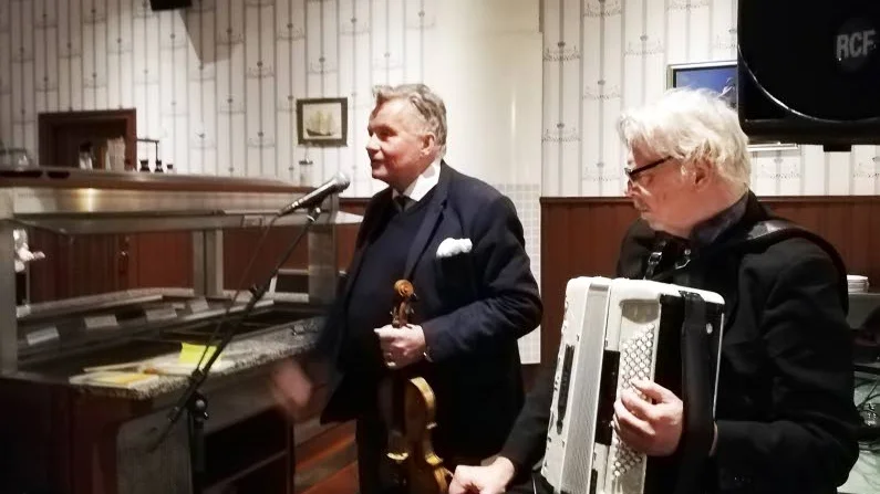 Proffig underhållning av Svante Lindqvist och Ulf ”Flu” Jonsson.