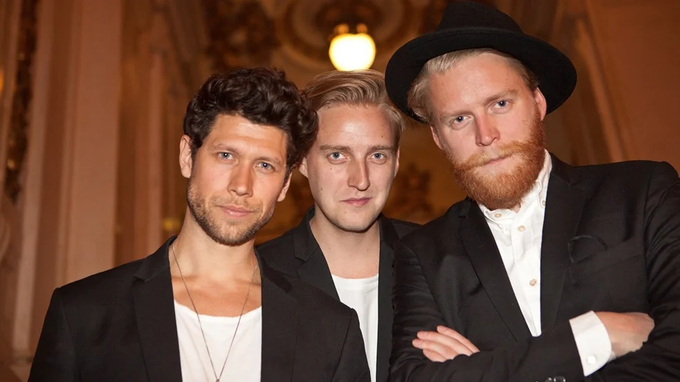 Movits avslutar första dagen av Piteå dansar och ler i kväll. Fr v: Joakim Nilsson, Anders Rensfeldt och Johan Rensfeldt.