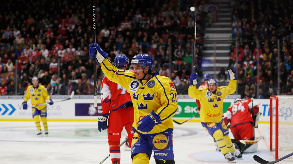 André Petersson jublar efter ett av sina tre mål i Tre Kronors 4–1-seger över Tjeckien.