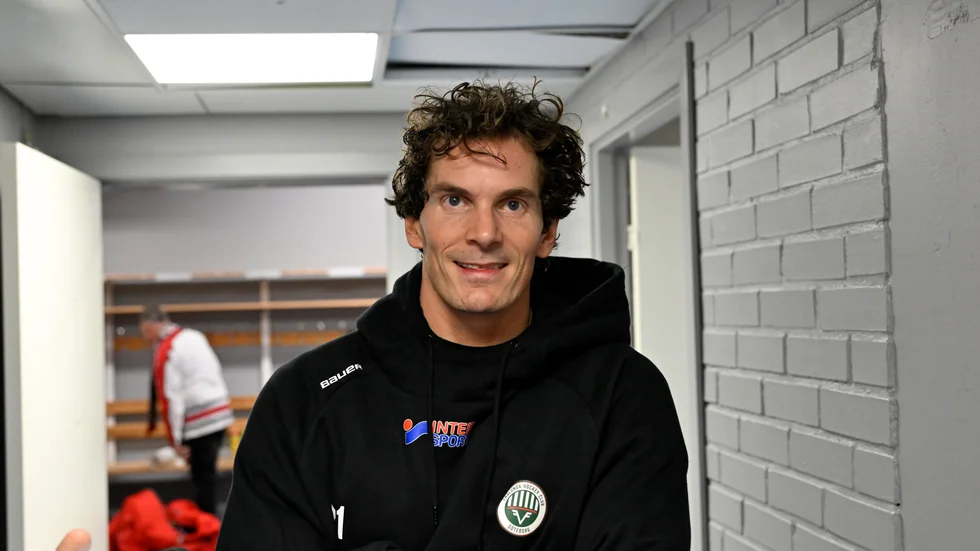 Frölundas Loui Eriksson står i en spelarkorridor i Leksand och är nöjd efter sin comebackmatch. Han ger sig ett betyg sju på en tiogradig skala.