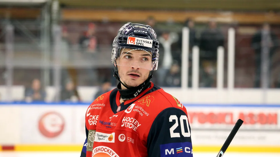 Alexis D'Aoust och VIK har kommit överens att gå skilda vägar.