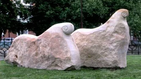 Skulptur av Susanne Holmberg.