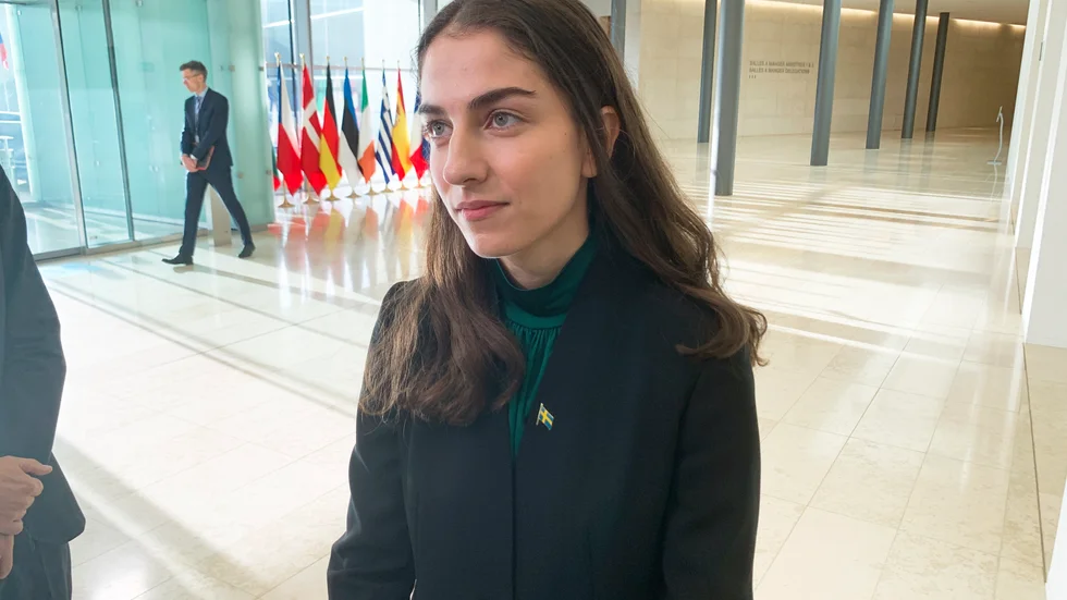 Klimat-och miljöminister Romina Pourmokhtari (L) har gjort debut på EU:s miljöministermöte. I Sverige vill hon göra politiken mer verklighetsnära.