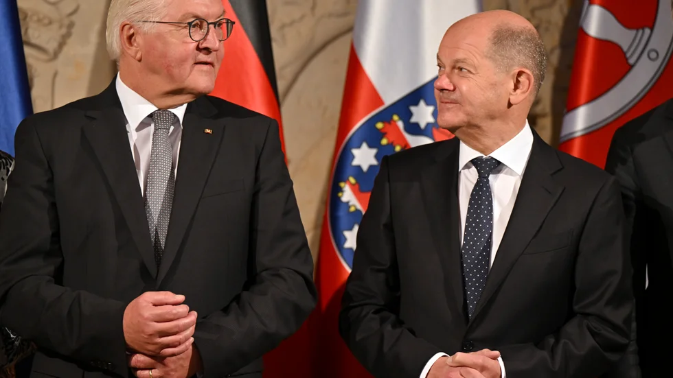 Tysklands president Frank-Walter Steinmeier (vänster) och förbundskansler Olaf Scholz (SPD). Arkivbild.