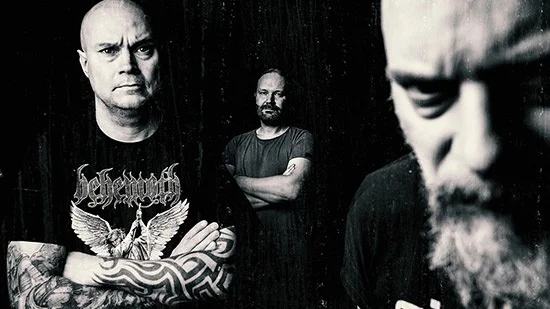 Defleshed består av Lars Löfven, Matte Modin och Gustaf Jorde. I fjol annonserade de sin comeback och fick kontrakt med Metal Blade, som nu släpper "Grind over matter". 
