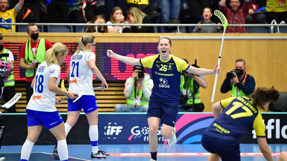 Emelie Wibron, nummer 26, är numera den bästa poängplockaren någonsin i innebandylandslaget. Arkivbild.