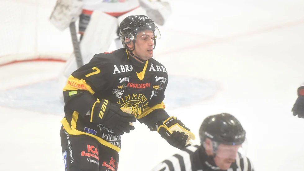 David Thomson gjorde två mål och två assist i debuten för VH.