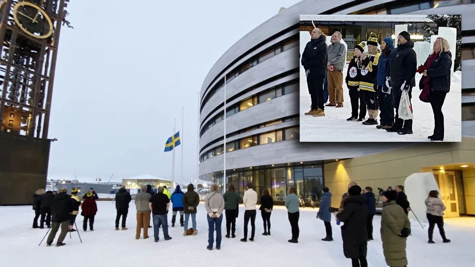 En tyst minut för Börje Salming utanför stadshuset i Kiruna