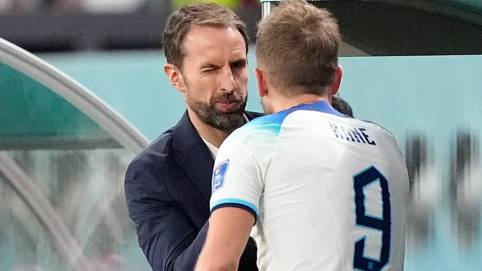 Det blev ingen "One Love"-bindel för Englands lagkapten Harry Kane i premiären.