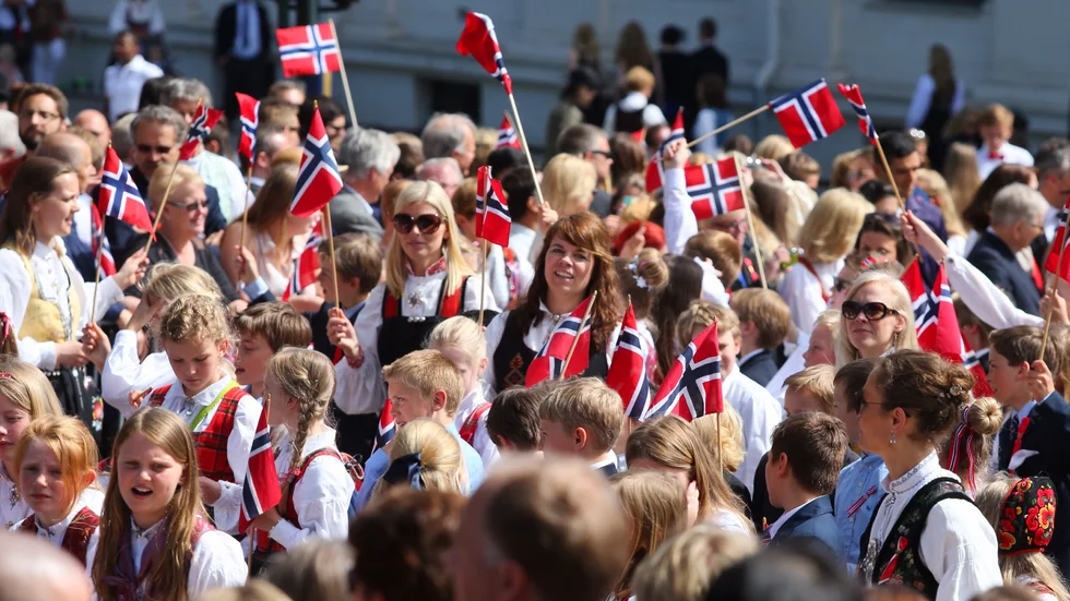 Skidtävlingar och 17:e maj (bilden) är anledningar att fira i Norge, ekonomiska framgångar är det inte på samma sätt.