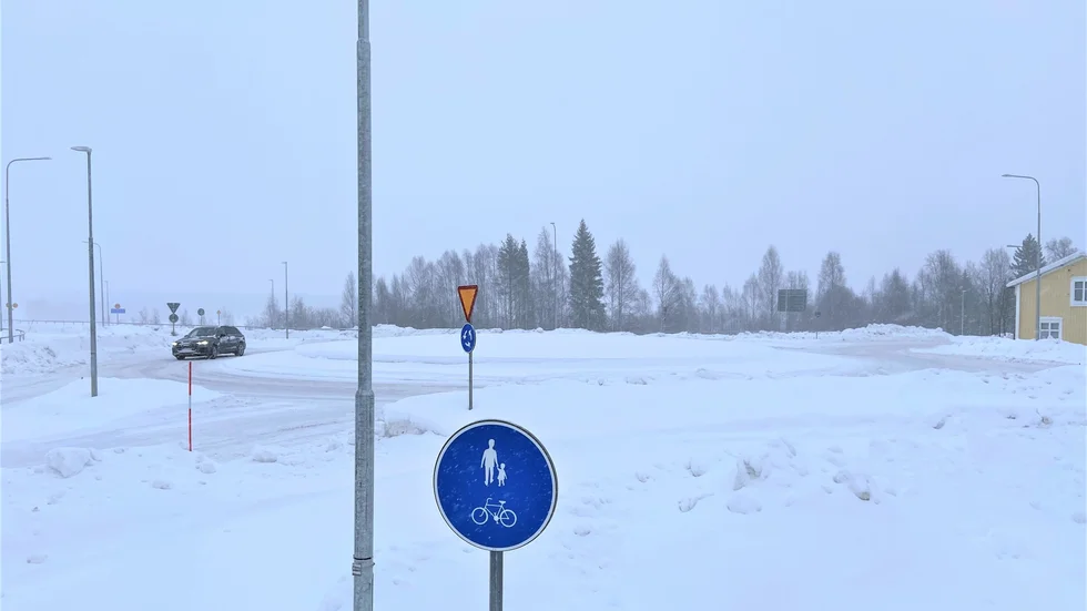 Gäddviksrondellen togs i bruk under hösten 2022 och syftet med rondellen var att göra en trafiksäkrare lösning där trafiken flyter på bättre än vad fallet var med den förra fyrvägskorsningen.