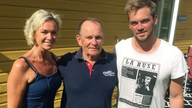 En ganska färsk bild med Herbert tillsammans med dottern Marlene och barnbarnet Tim Erixon, tidigare Skellefteåspelare och NHL-proffs som numera spelar i SHL-gänget Timrå.