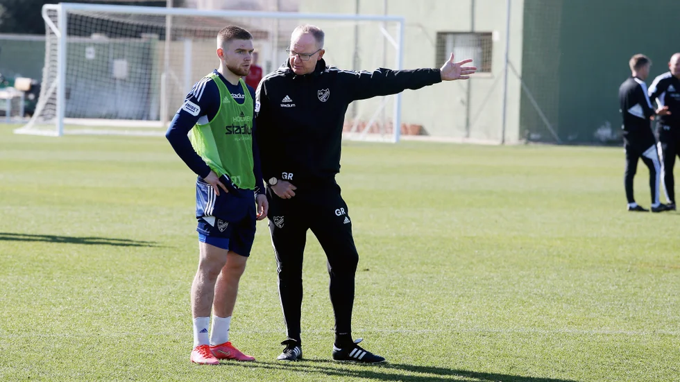 Dino Salihovic blickar västerut. IFK lånar ut honom till Gais över den här säsongen.