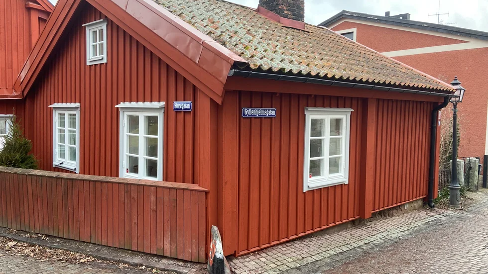 "Hur gammal fastigheten är får vi inte avslöja, det kommer att berättas i programmet", säger Rickard Thunér om huset, eller snarare husen, på Gyllenhjelmsgatan 3.