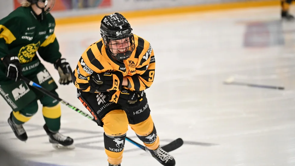 Holly Reuther kunde återgå till spel ”med vissa bekymmer” efter smällen vid första tekningen. Hur allvarligt läget är kommer utvärderas torsdag.