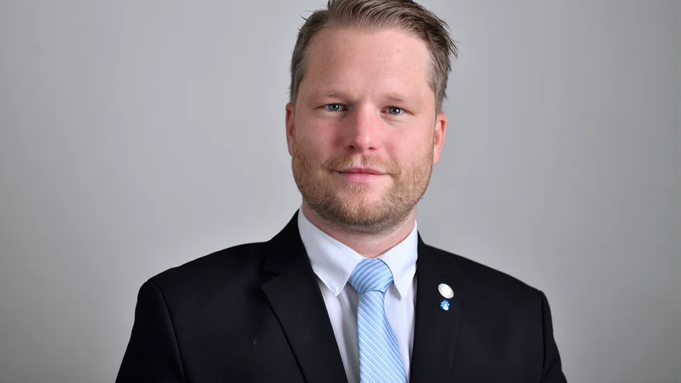 "Det är helt uppenbart så att politiken ska hålla tassarna borta från kulturen, men vad är det då att hålla tassarna borta? Den gränsen är inte alltid uppenbar menar jag" säger Alexander Christiansson (SD).