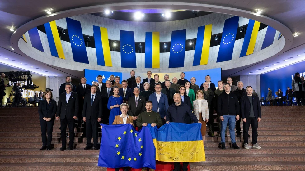 EU-länderna enas om pristak på ryska oljeprodukter i samband med möten med Ukrainas ledning.
