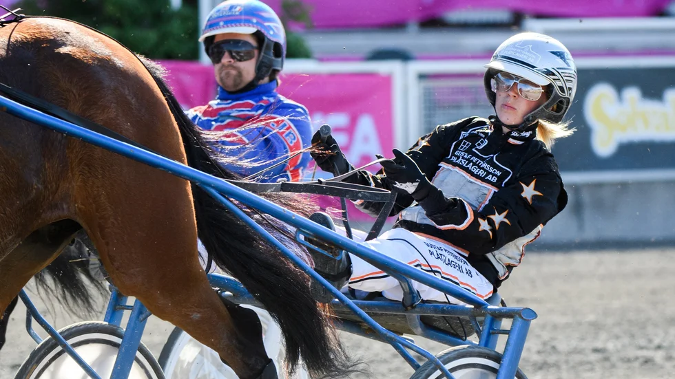 Emilia Leo styrde Österåkershästen Gyldengutten Stöen till seger på Sundbyholm.