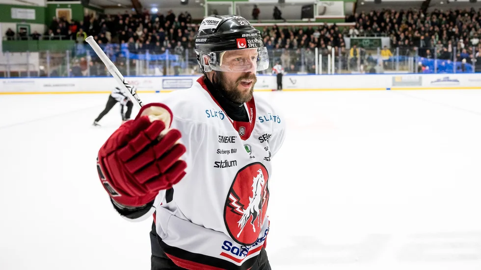Marcus Eriksson toppar Vita Hästens poängliga med skörden 33 poäng (8+25) på 34 matcher.