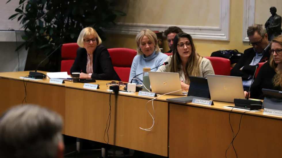 Oppositionspartierna, med bland annat Åsa Wennergren (L), Liselotte Fager (KD) och Maria Moraes (MP), ansåg att barn- och ungdomsnämndens internbudget skulle underkännas av kommunfullmäktige.