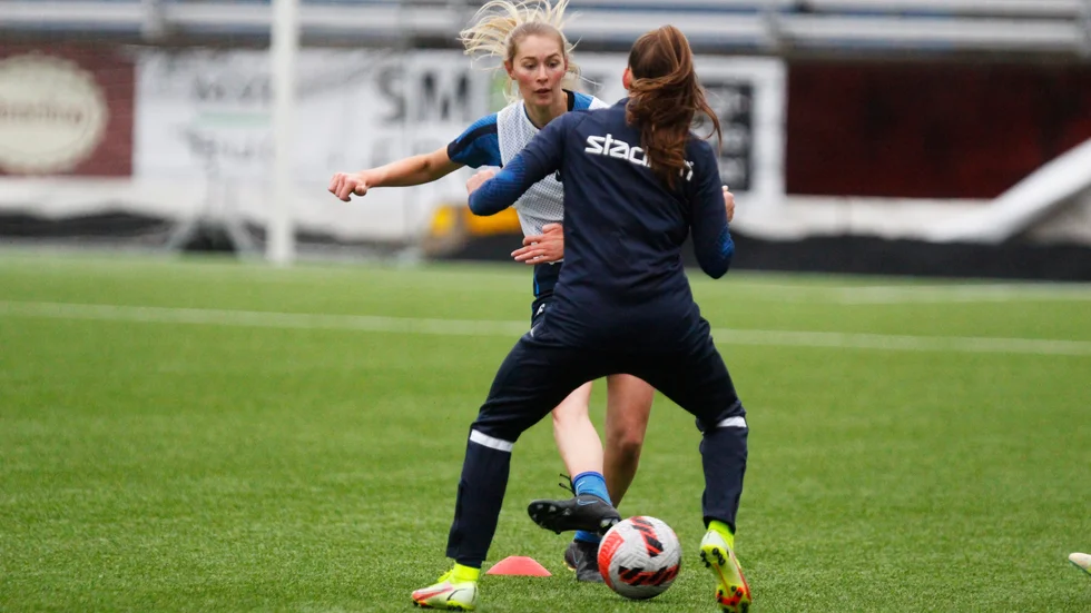 Skotskan Paige McAllister provtränade (i shorts och t-shirt) med United under tisdagen och var nöjd efteråt.