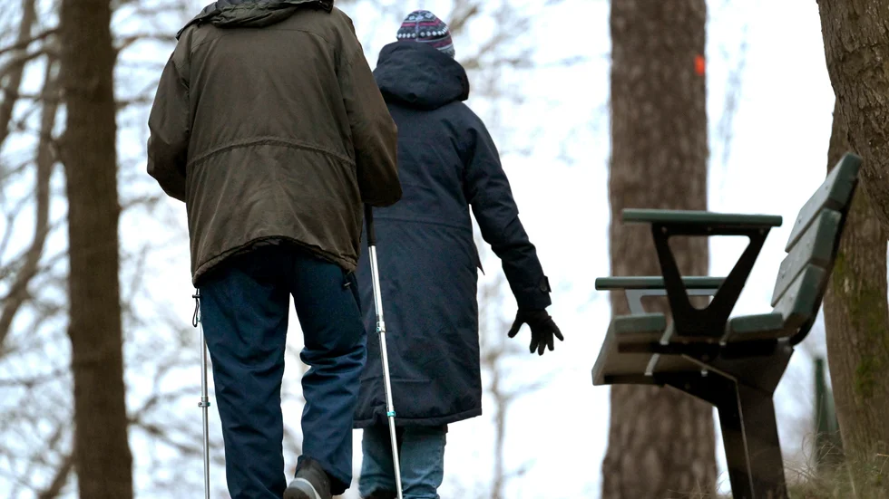 Polisen vill att information om bedrägerierna ska nå så många som möjligt. Anhöriga och hemtjänstpersonal uppmanas också att prata med sina äldre. 
