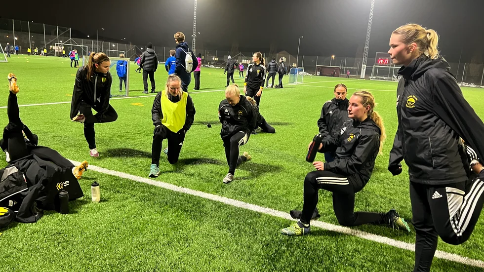 Gusk fick trängas med andra under sin premiärträning.